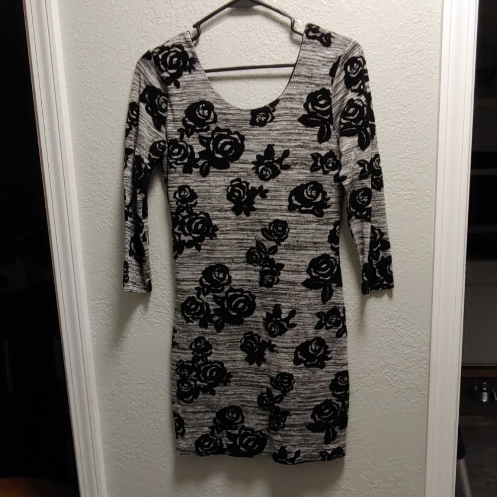 Black rose patter dress 👗